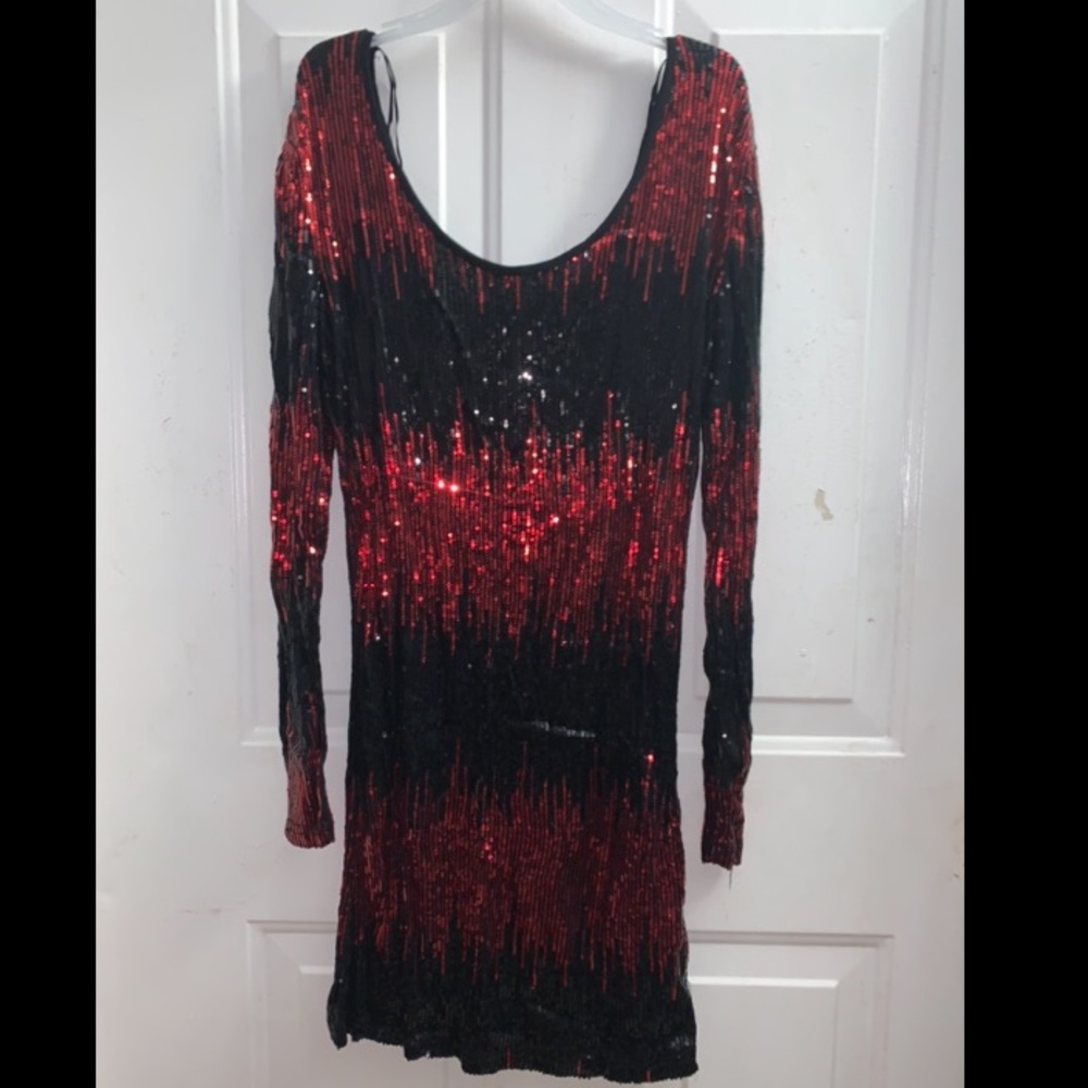 Long sleeve midi red and black dress